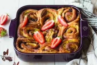 Strawberry and cardamom rolled brioche