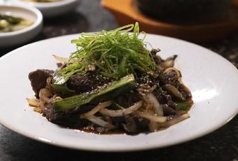 Pulgoki, Korean Beef Using Peugeot's Kampot Black Peppercorns