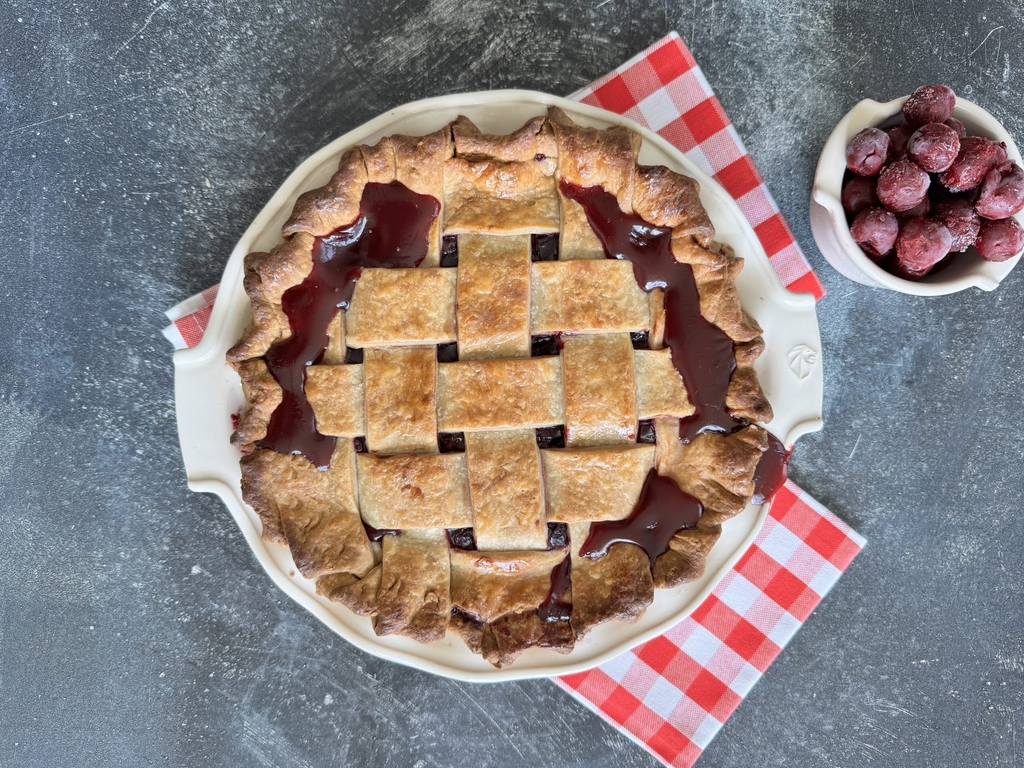 62477 Natashas Baking Cherry Pie_3 - Peugeot Saveurs
