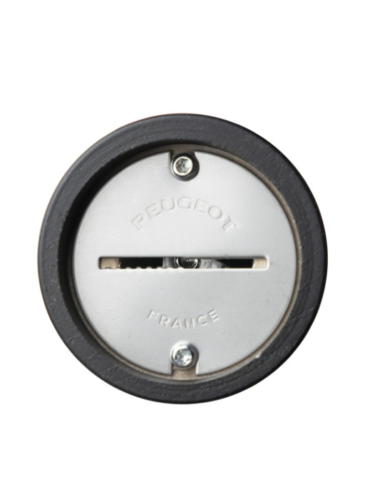 Isen Manual wooden nutmeg mill in a matt black finish, 16 cm/6.25