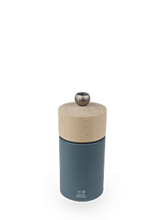 Boreal Manual pepper mill in wood, hazelnut, 12 cm - 5 in